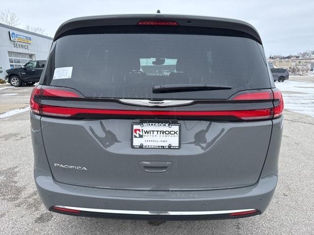 new 2025 Chrysler Pacifica car, priced at $44,236