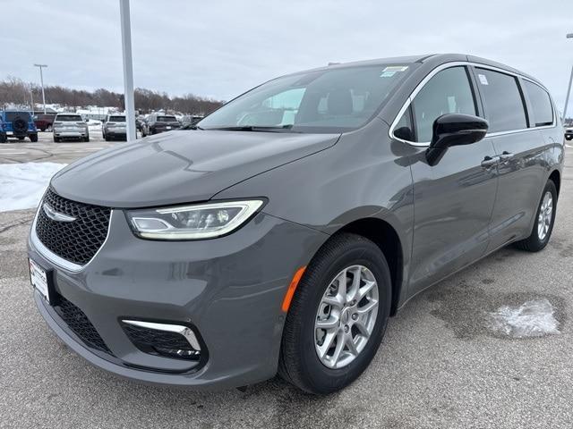 new 2025 Chrysler Pacifica car, priced at $44,236