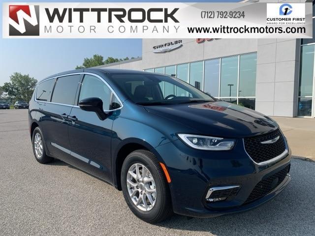 new 2024 Chrysler Pacifica car, priced at $39,167