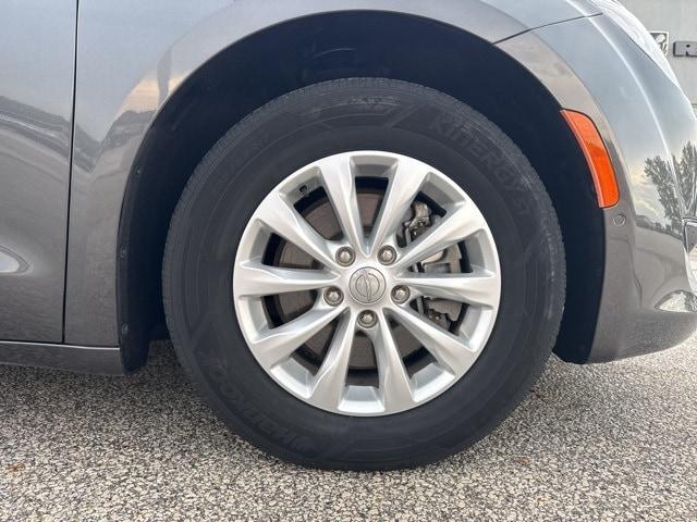 used 2018 Chrysler Pacifica car, priced at $18,304