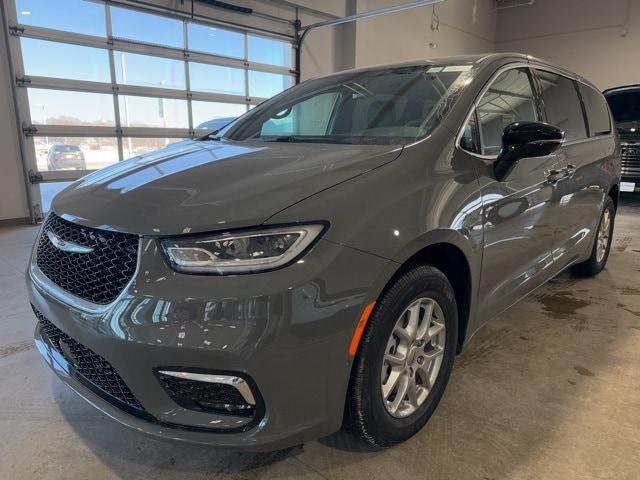 new 2025 Chrysler Pacifica car, priced at $40,373