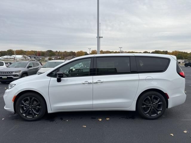 new 2026 Chrysler Pacifica car, priced at $42,108