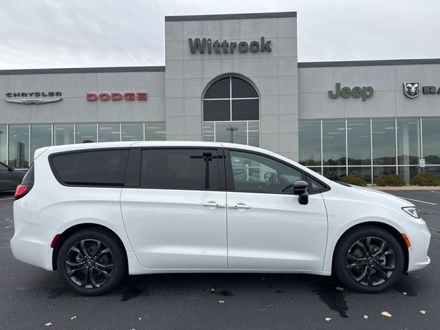 new 2026 Chrysler Pacifica car, priced at $42,108
