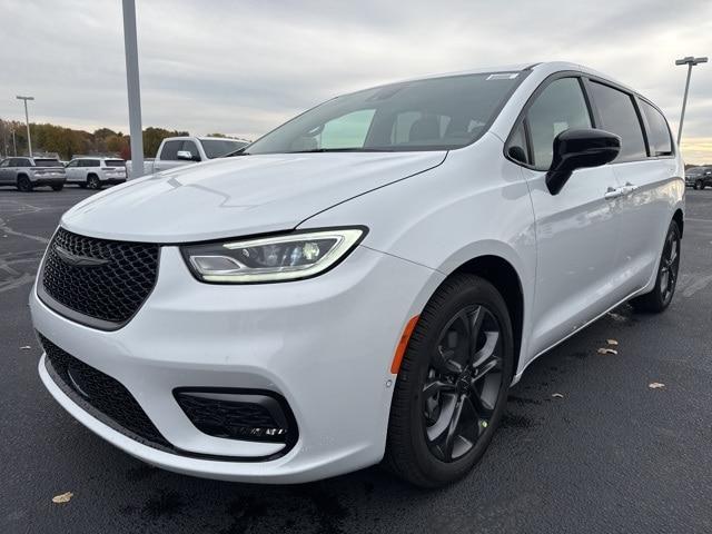 new 2026 Chrysler Pacifica car, priced at $42,108
