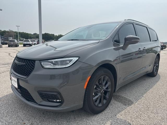 used 2022 Chrysler Pacifica car, priced at $27,697