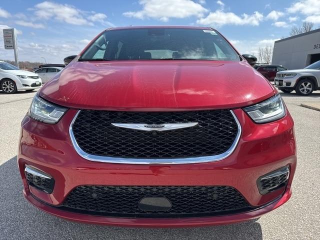 new 2025 Chrysler Pacifica car, priced at $44,415