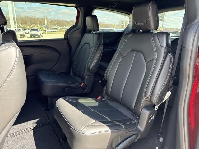 new 2025 Chrysler Pacifica car, priced at $44,448