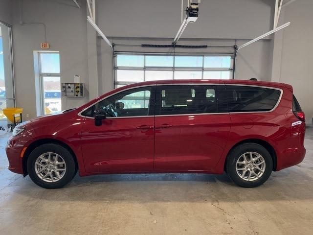 new 2025 Chrysler Pacifica car, priced at $41,420