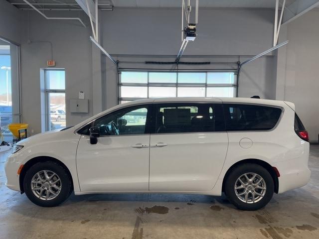 new 2025 Chrysler Pacifica car, priced at $39,975