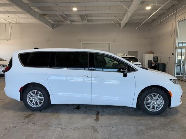 new 2025 Chrysler Pacifica car, priced at $39,975