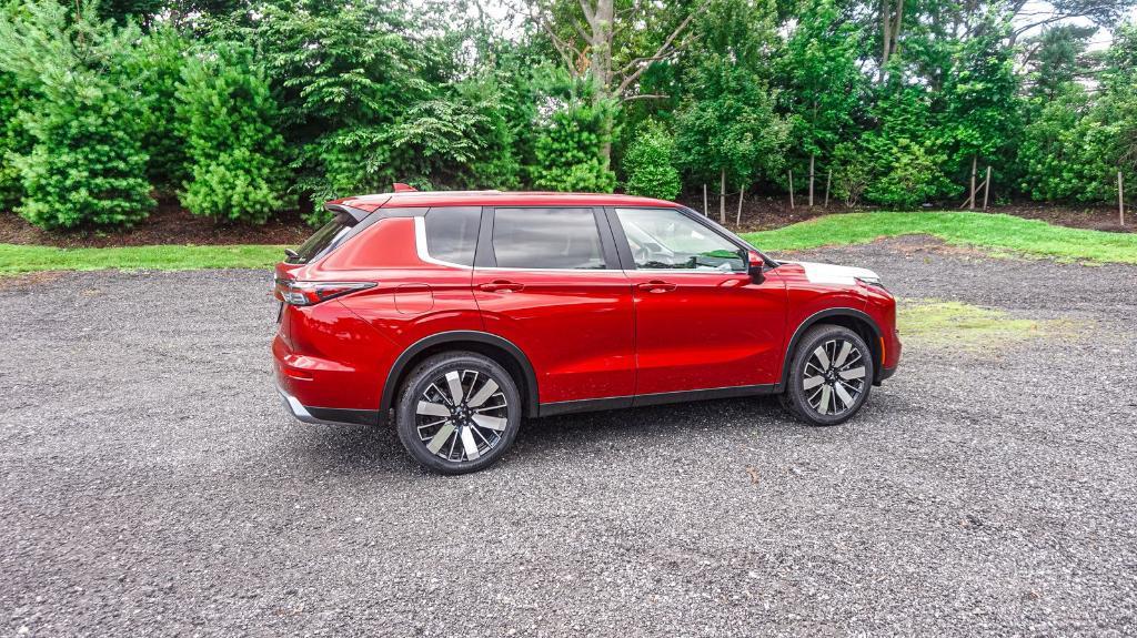 new 2025 Mitsubishi Outlander car, priced at $40,360