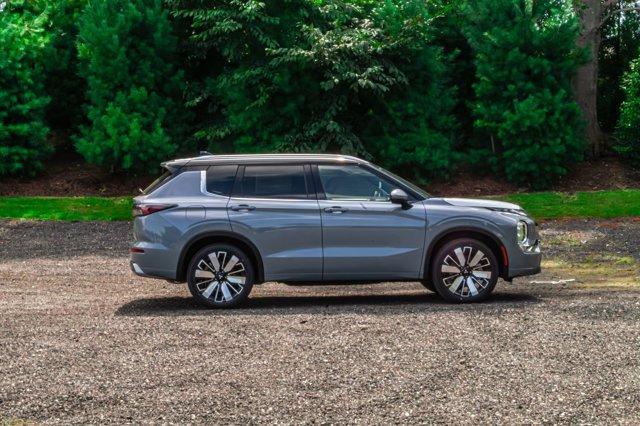 new 2025 Mitsubishi Outlander car, priced at $45,288
