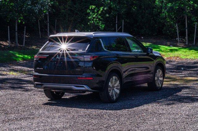 new 2025 Mitsubishi Outlander car, priced at $45,321