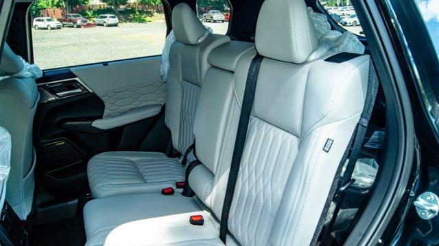 new 2025 Mitsubishi Outlander car, priced at $45,321