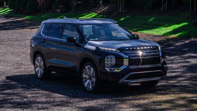 new 2025 Mitsubishi Outlander car, priced at $45,321