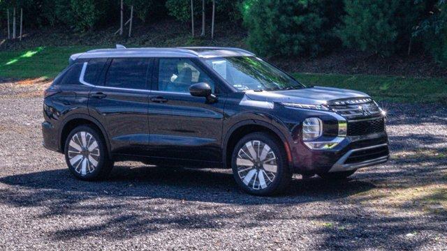new 2025 Mitsubishi Outlander car, priced at $45,321