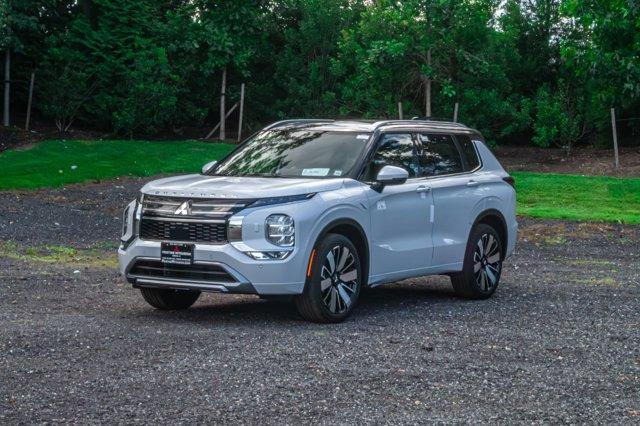 new 2025 Mitsubishi Outlander car, priced at $45,236