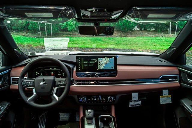 new 2025 Mitsubishi Outlander car, priced at $45,236