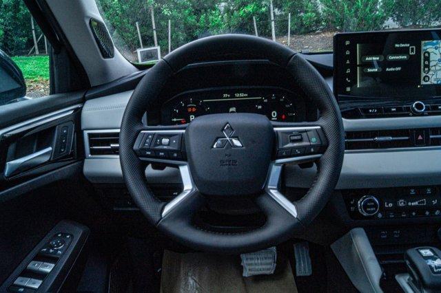 new 2025 Mitsubishi Outlander car, priced at $45,277