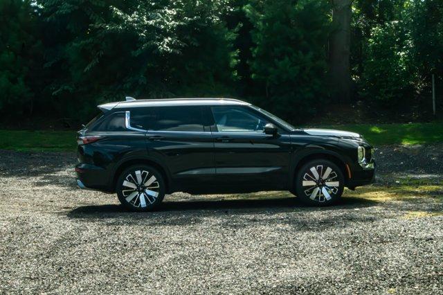 new 2025 Mitsubishi Outlander car, priced at $45,277