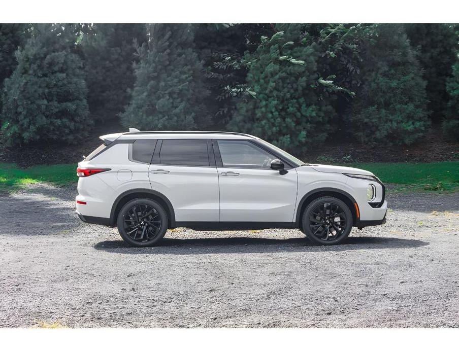 new 2024 Mitsubishi Outlander car