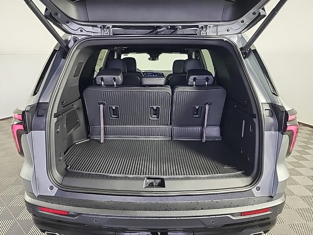 new 2025 Chevrolet Traverse car, priced at $46,005