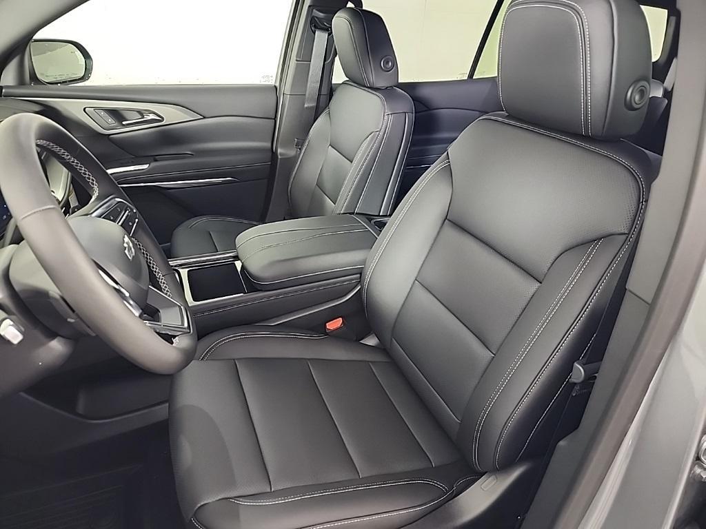 new 2025 Chevrolet Traverse car, priced at $46,005