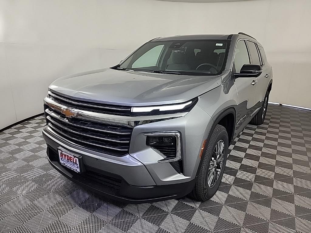 new 2025 Chevrolet Traverse car, priced at $40,195