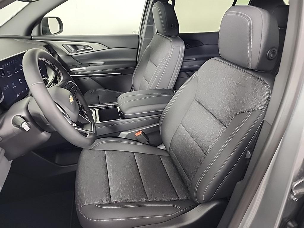 new 2025 Chevrolet Traverse car, priced at $40,195