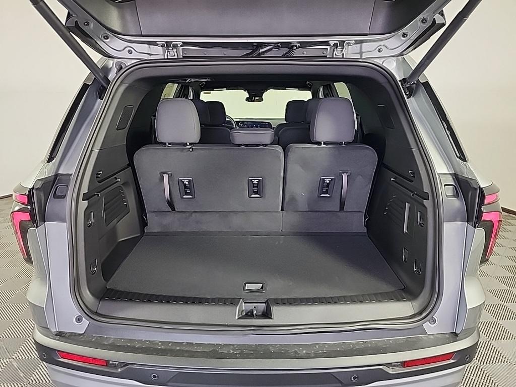 new 2025 Chevrolet Traverse car, priced at $40,195