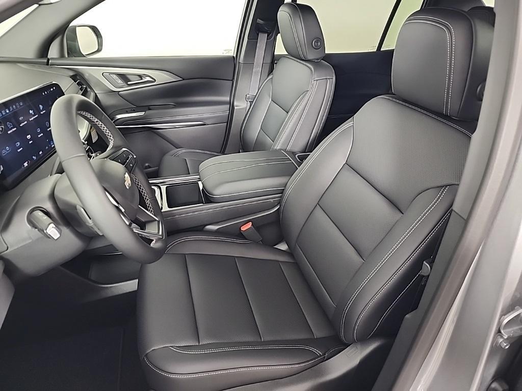 new 2025 Chevrolet Traverse car, priced at $43,195