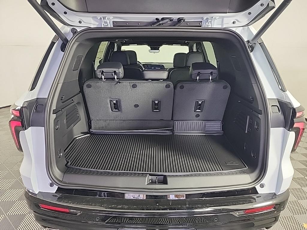 new 2026 Chevrolet Traverse car, priced at $61,915