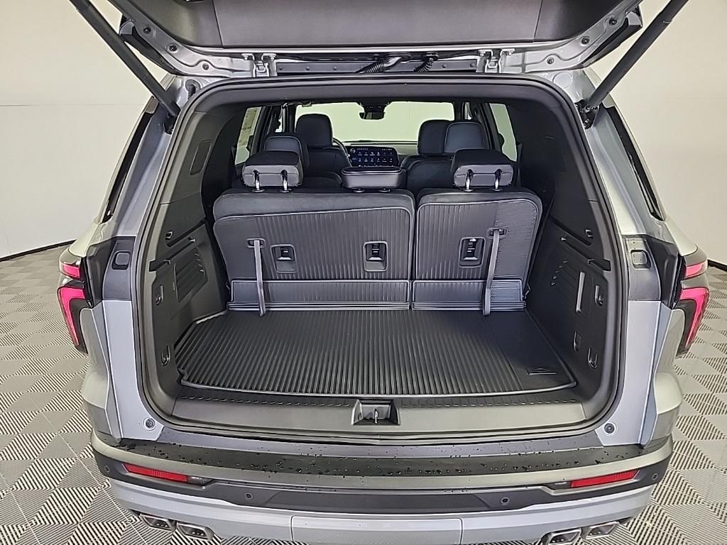 new 2026 Chevrolet Traverse car, priced at $47,944