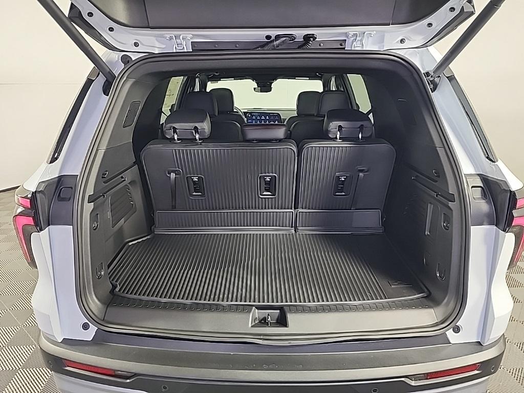 new 2026 Chevrolet Traverse car, priced at $55,539