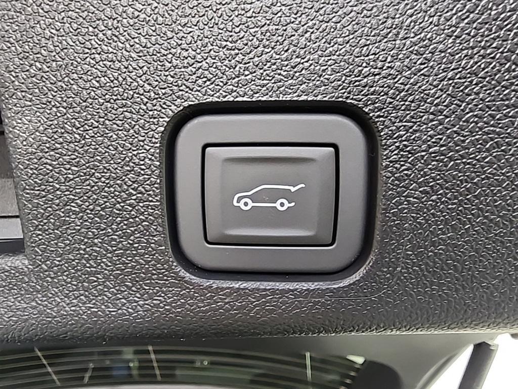new 2025 Chevrolet Traverse car, priced at $59,695