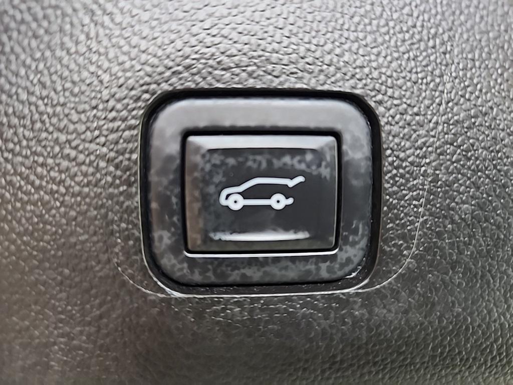used 2021 Chevrolet Traverse car, priced at $26,491