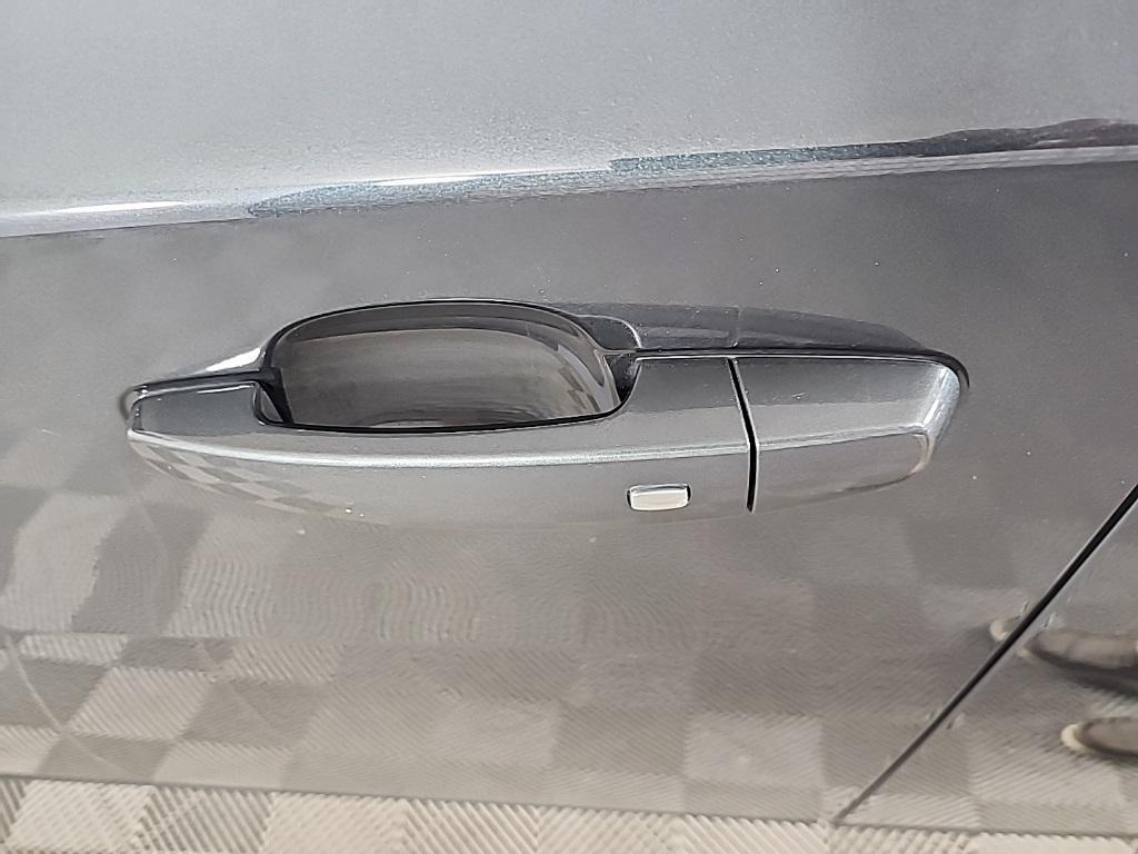 used 2021 Chevrolet Traverse car, priced at $26,491