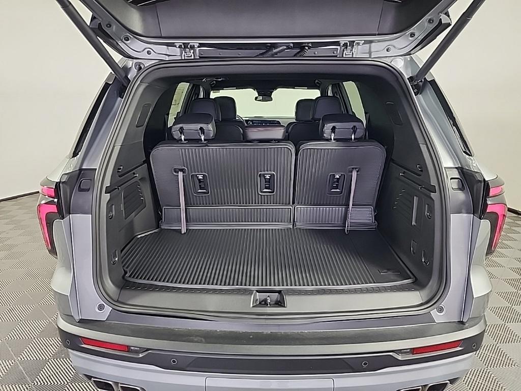 new 2026 Chevrolet Traverse car, priced at $50,990