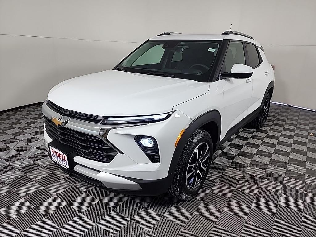 new 2025 Chevrolet TrailBlazer car, priced at $27,997