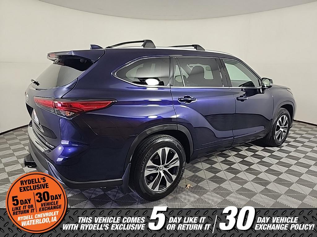used 2022 Toyota Highlander car, priced at $41,891