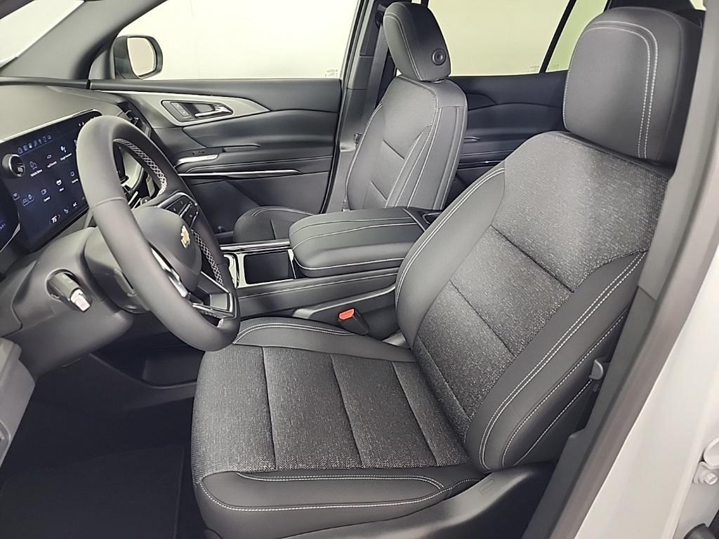 new 2025 Chevrolet Traverse car, priced at $40,195