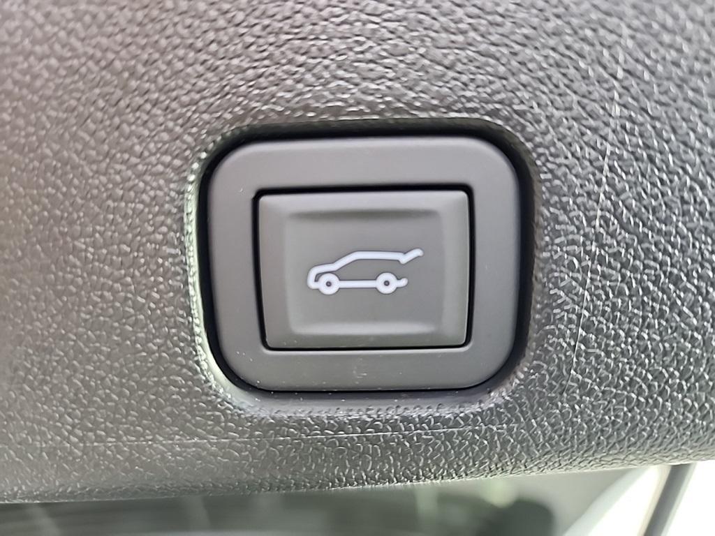 new 2025 Chevrolet Traverse car, priced at $40,195