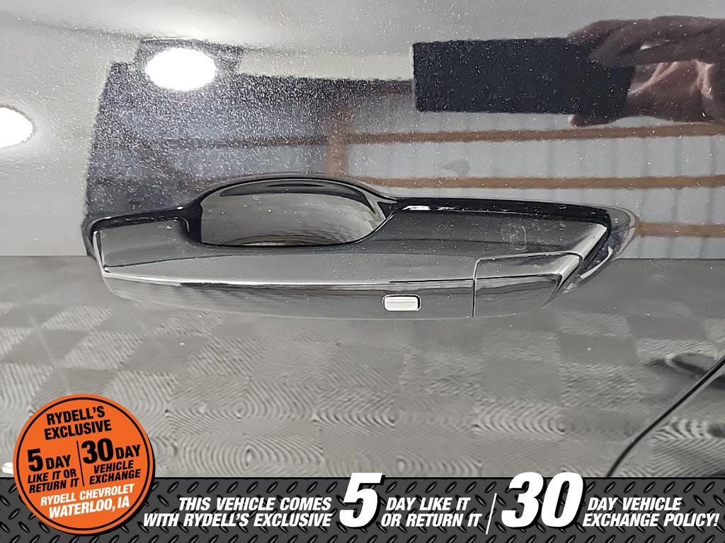 used 2025 Chevrolet Traverse car, priced at $39,554