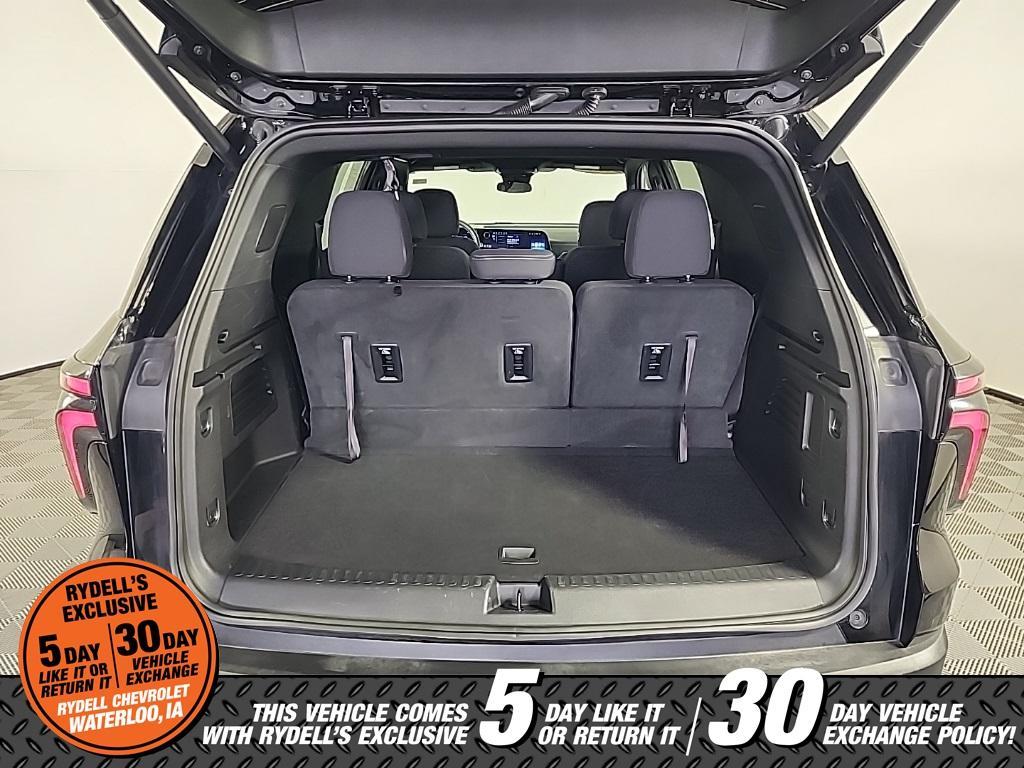 used 2025 Chevrolet Traverse car, priced at $39,554