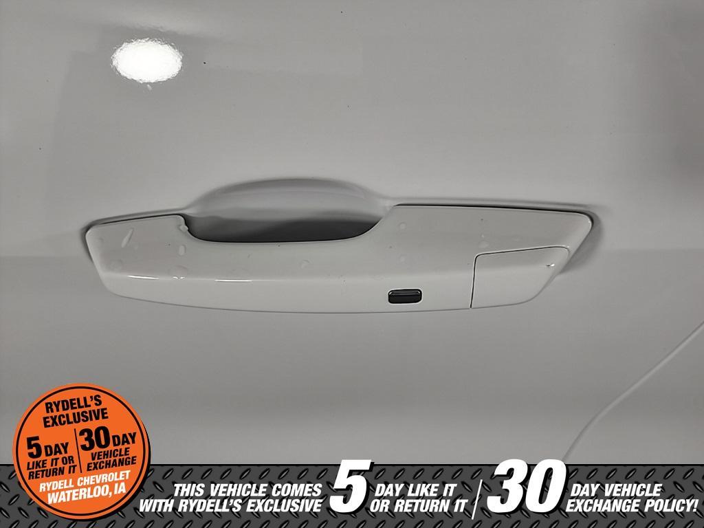 used 2025 Chevrolet Traverse car, priced at $41,994