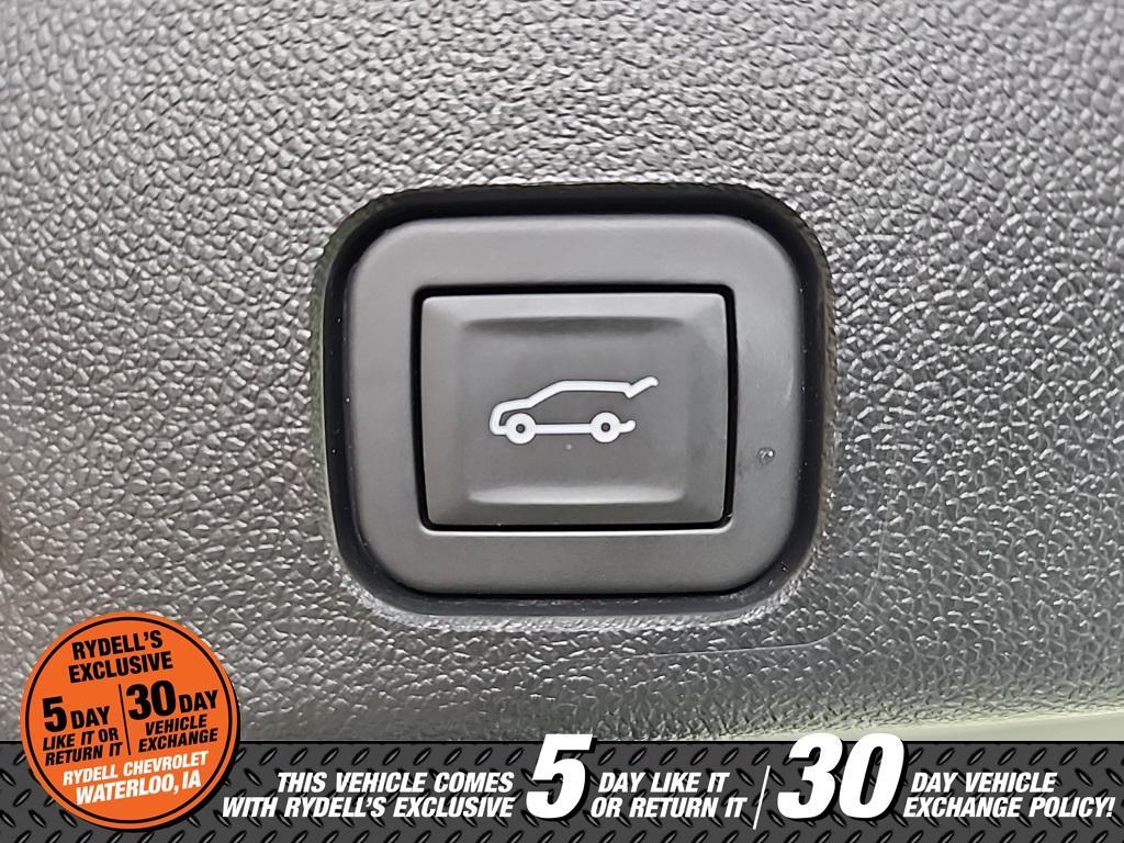 used 2025 Chevrolet Traverse car, priced at $41,994