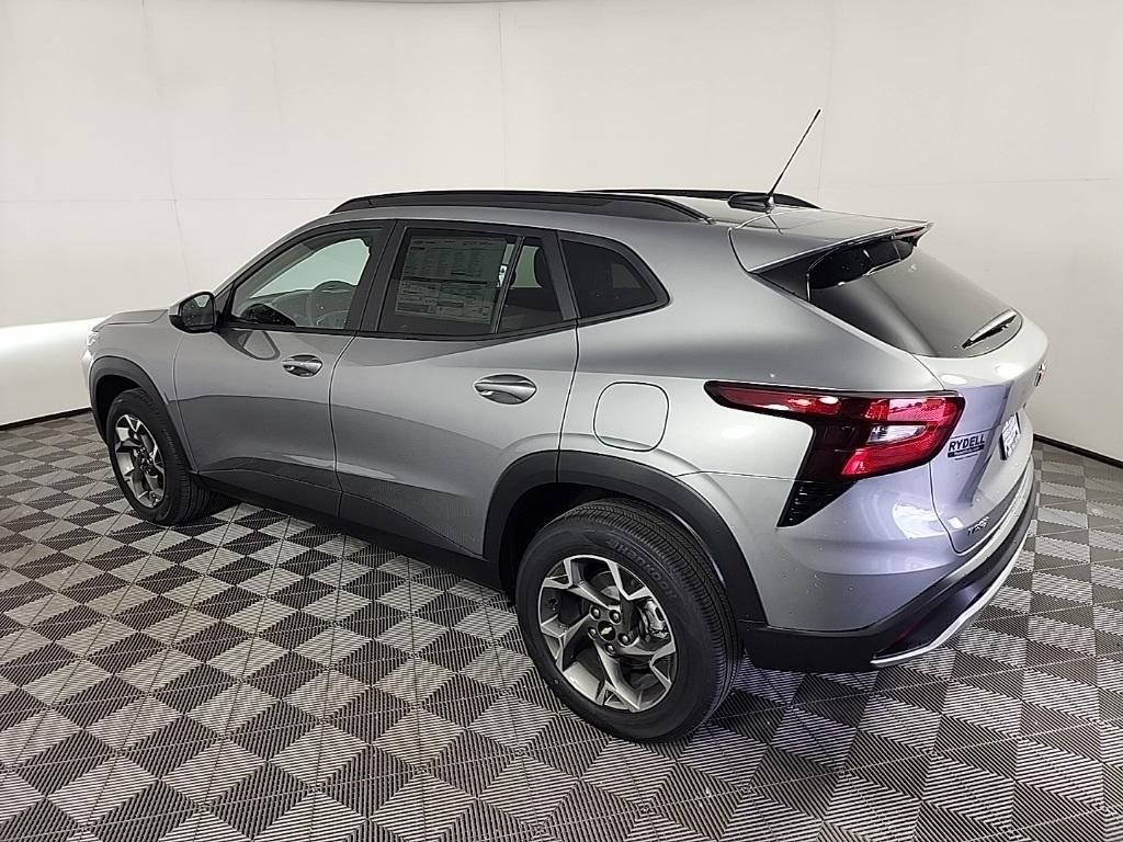 new 2025 Chevrolet Trax car, priced at $25,098