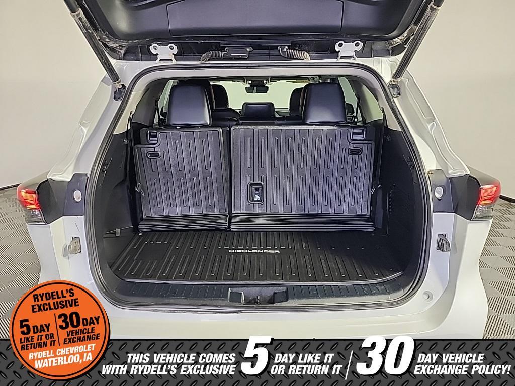 used 2022 Toyota Highlander car, priced at $35,993