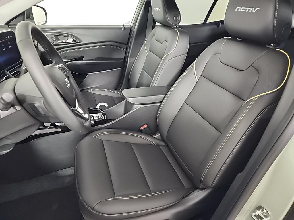 new 2025 Chevrolet Trax car, priced at $26,156