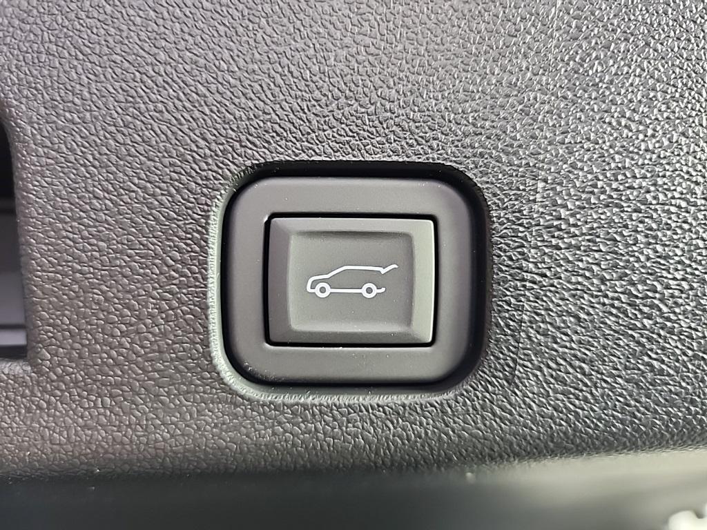 new 2026 Chevrolet Traverse car, priced at $47,944